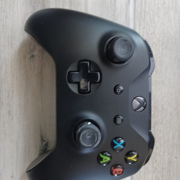 Xbox Controllers and headsets - Picture 7 of 11